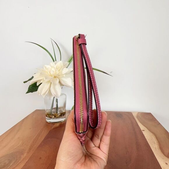 NWT Coach Corner Zip Wristlet‎